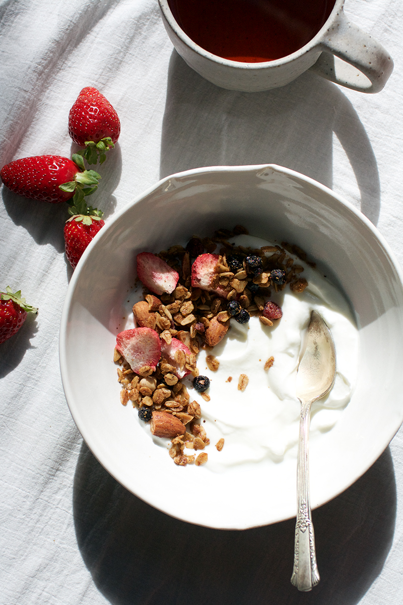 yoghurt_bowl_muesli_granola_recipe_berry_almond_toasted_sweetpea_darlingheart