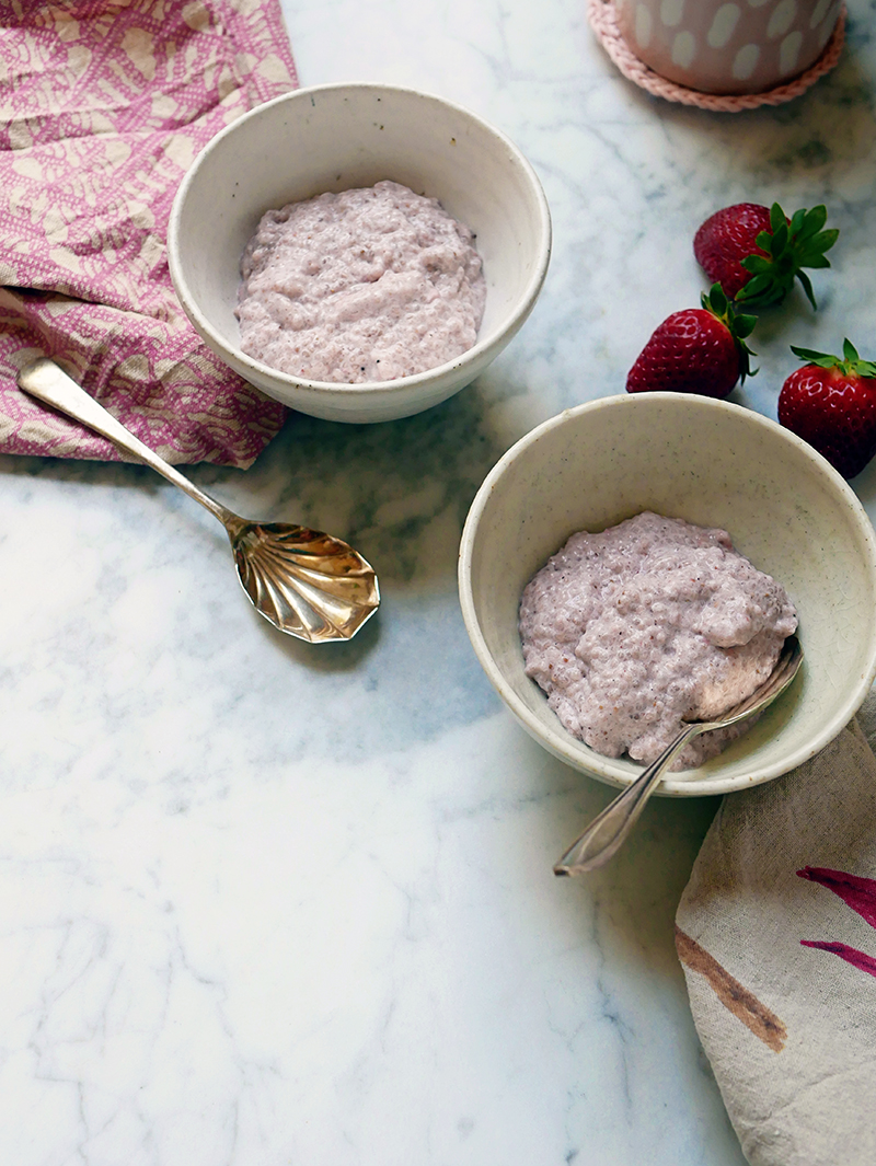 strawberry-milk-chia-pudding-recipe-easy