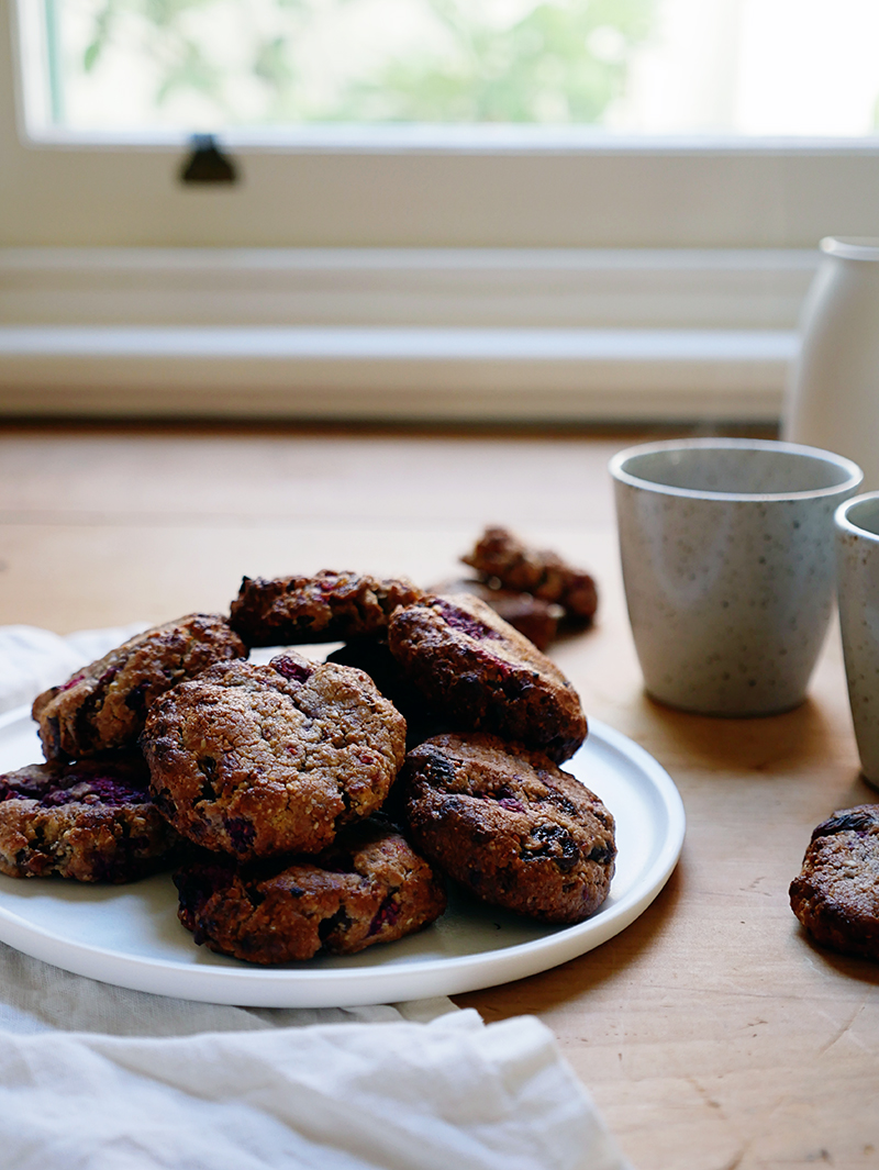 raspberry cashew butter cookies with apricots and rooibos - vegan and gluten free recipe
